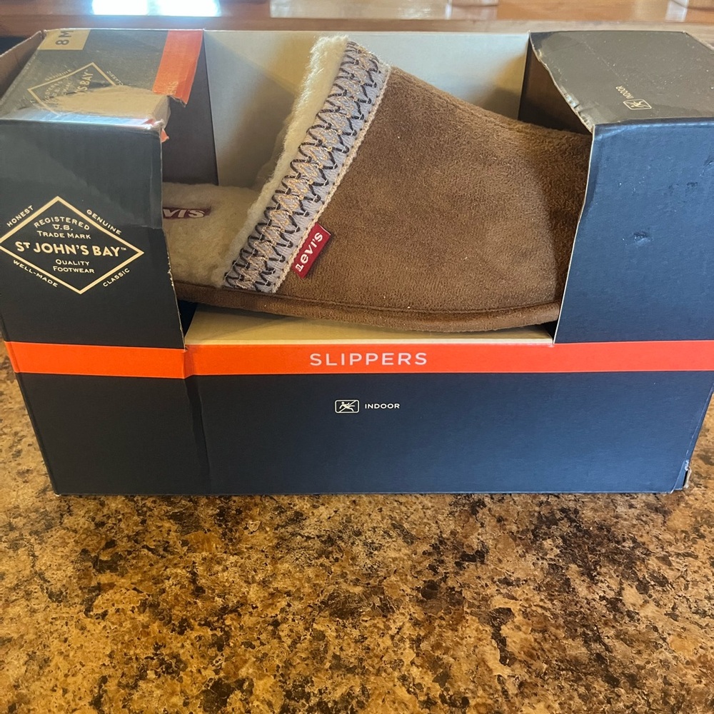 Levi's Milton Slippers NIB Size‎ 8M